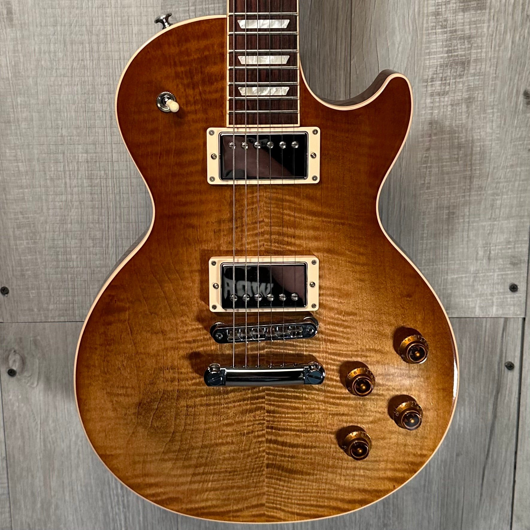 Used 2018 Gibson Les Paul Standard Mojave Burst w/case TSS3885