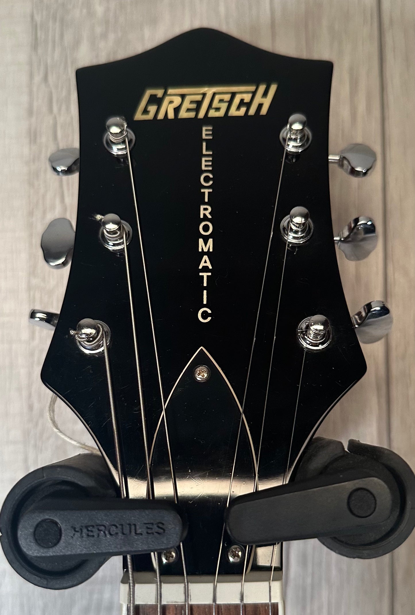 Headstock of Used Gretsch Electromatic G5120 Black Hollowbody TSS3896