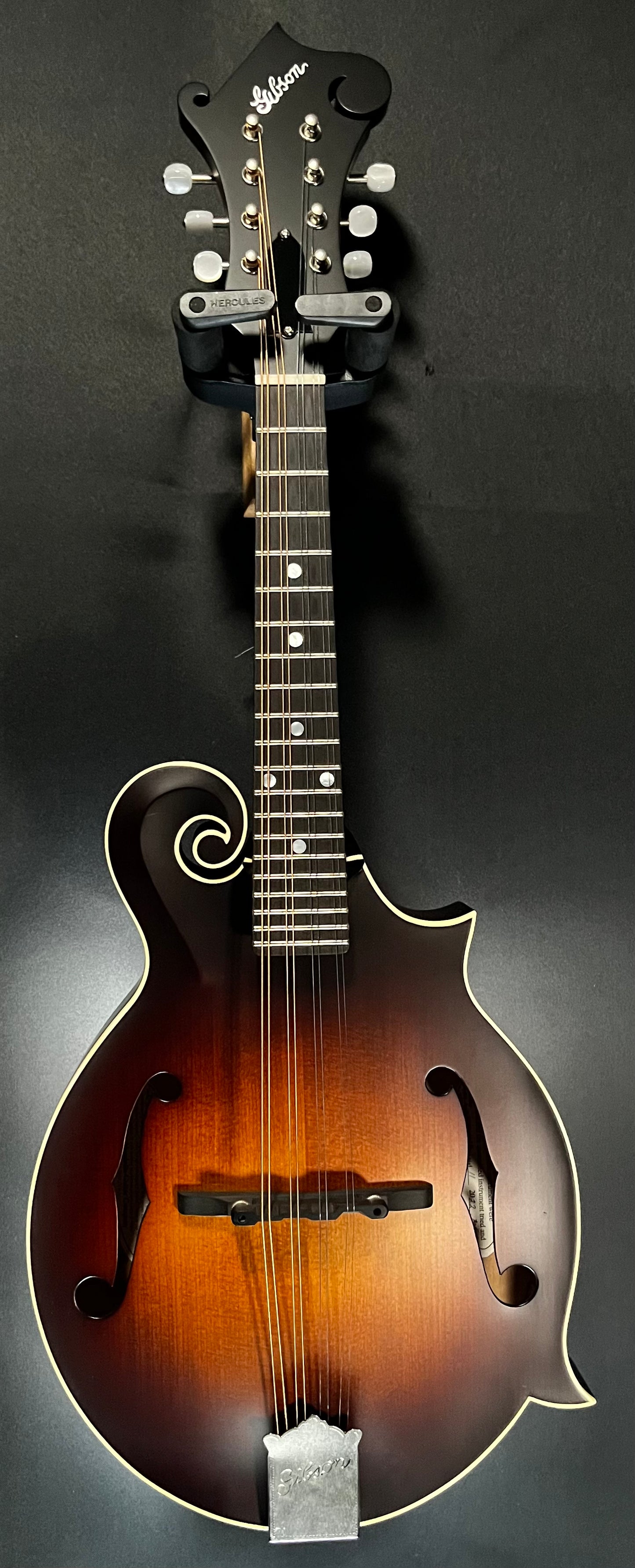 Full front of Used 2022 Gibson F-9 Acoustic Shoppe Custom Wide Nut and Radius Fretboard Vintage Burst Satin Mandolin TFW592