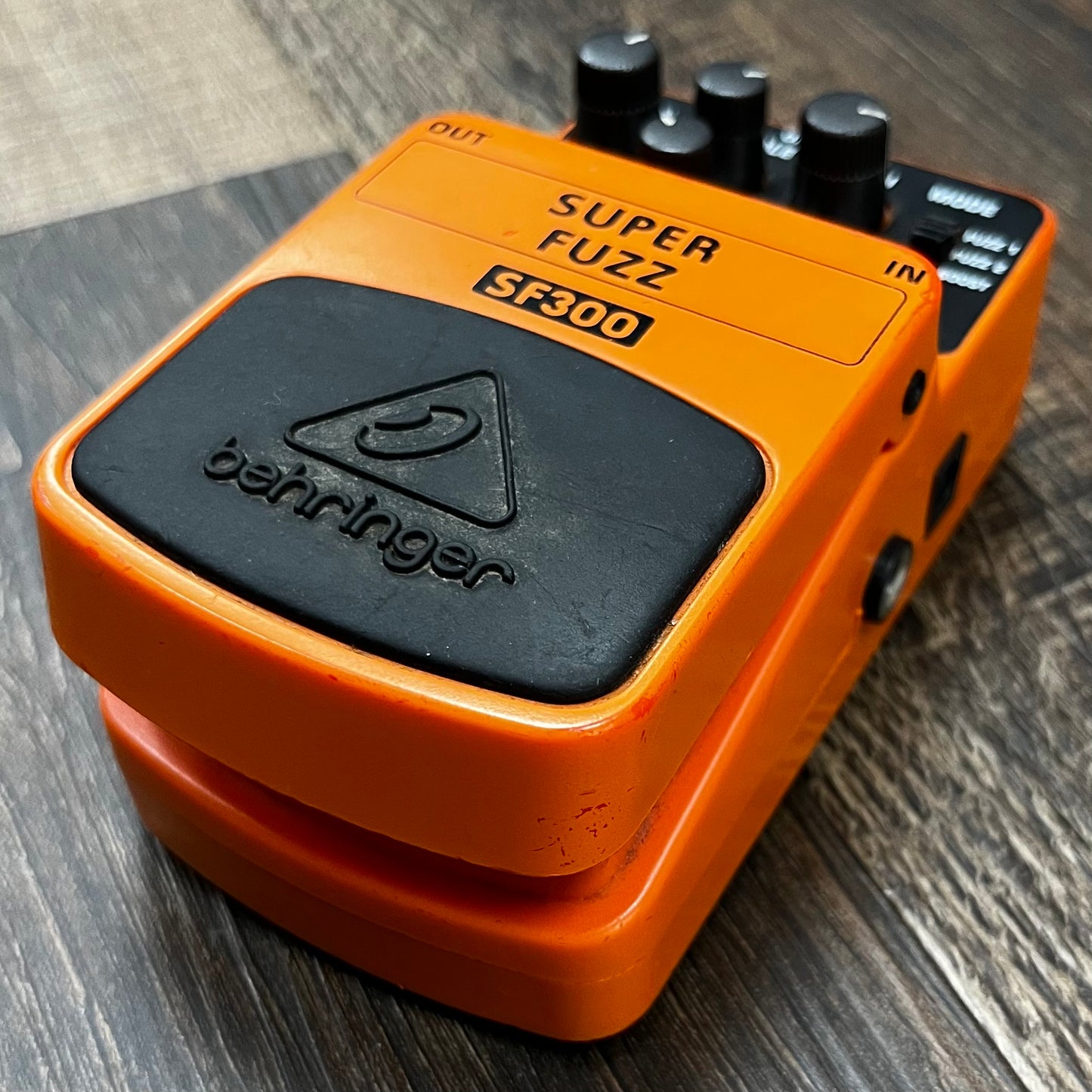 Side of Used Behringer SF300 Super Fuzz TFW620