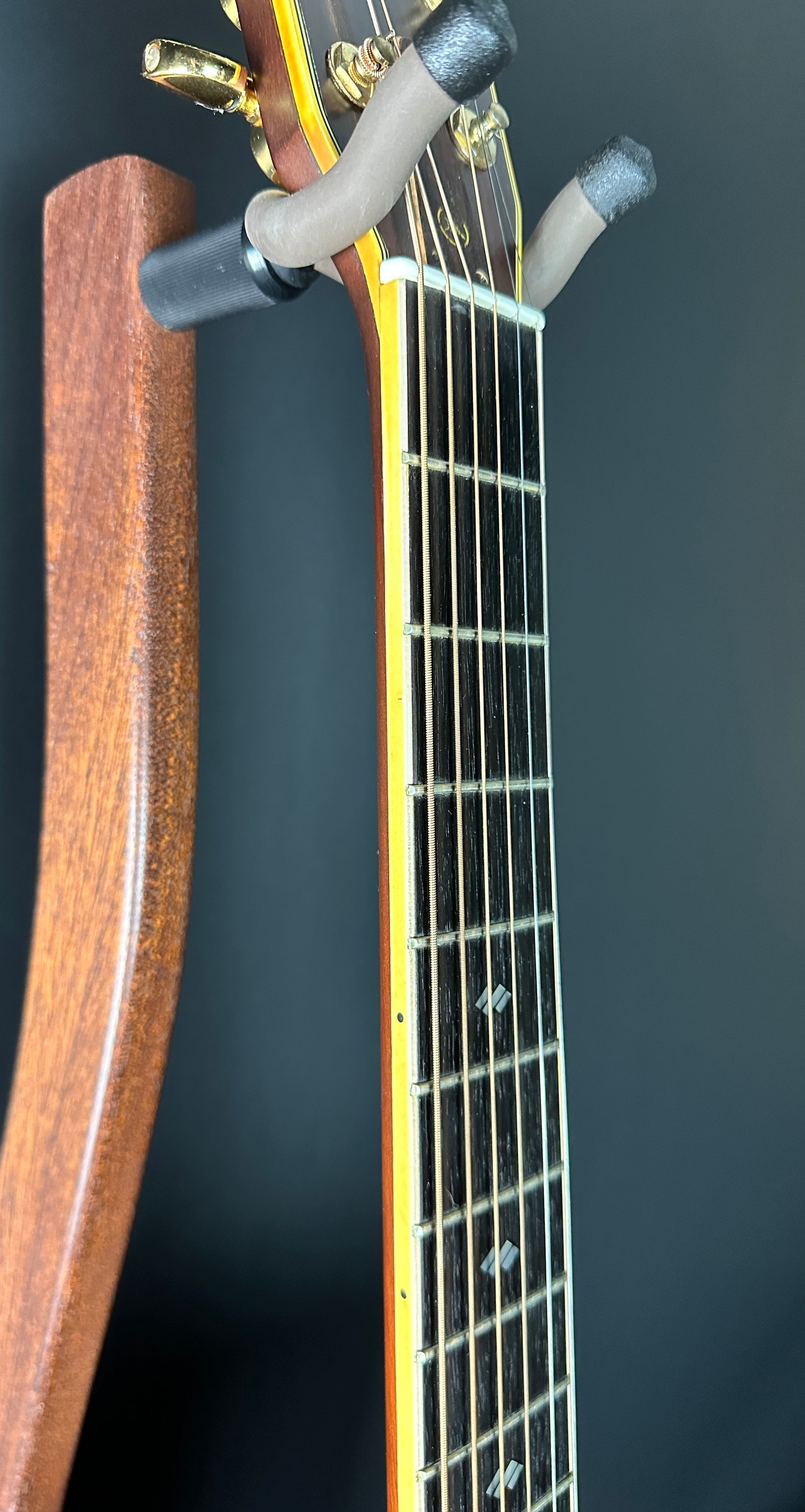 Binding on neck of Vintage 1970s Yamaha L-5.