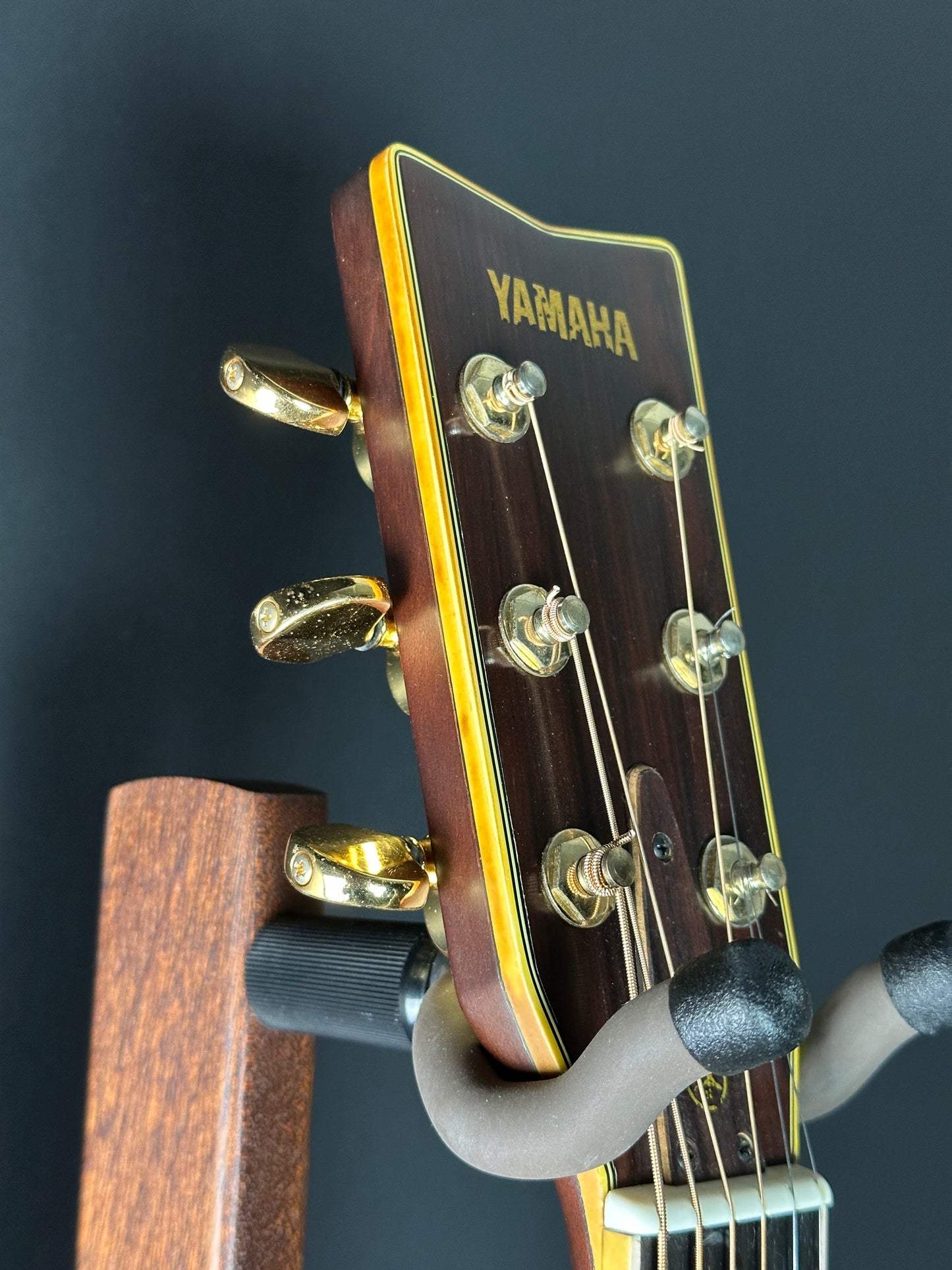 Binding on headstock of Vintage 1970s Yamaha L-5.