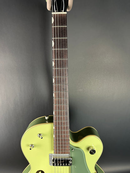 Fretboard of Used Gretsch G6118T-60 Vintage Select 60th Anniversary Smoke Green.