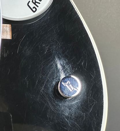 Scratches near controls of Used Gretsch G6128T-TVP Power Jet.