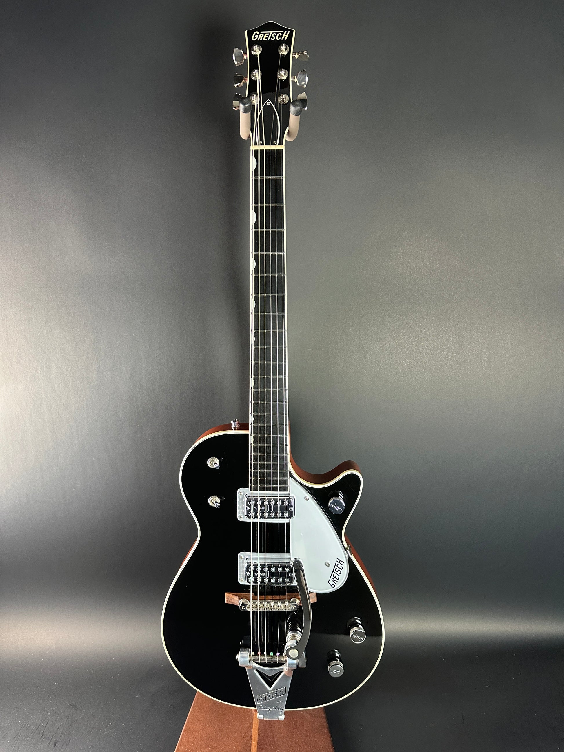 Full front of Used Gretsch G6128T-TVP Power Jet.