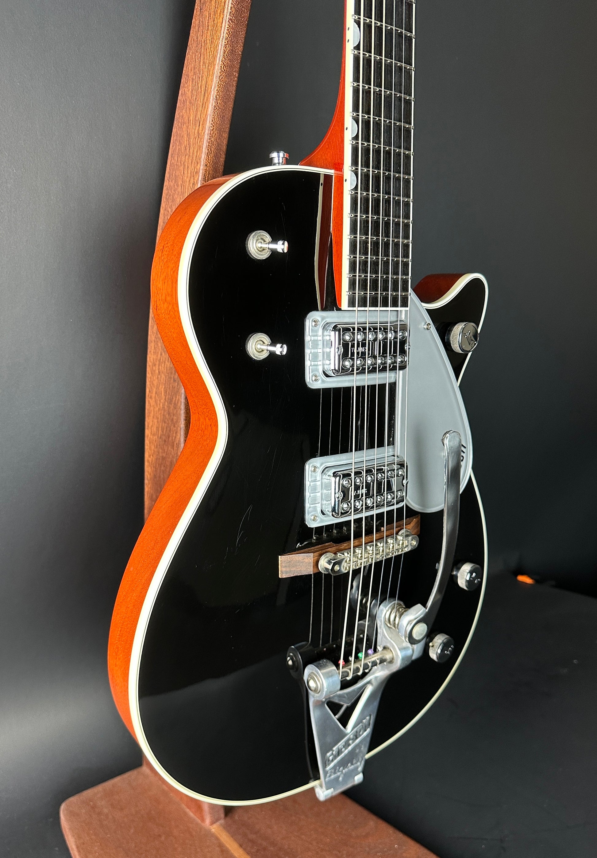 Front angle of Used Gretsch G6128T-TVP Power Jet.