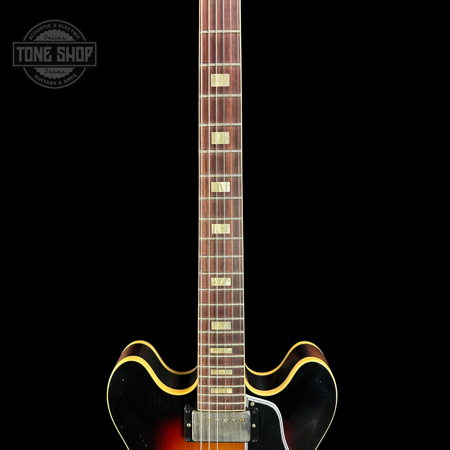 Fretboard of Gibson Custom 1964 ES-335 Reissue Bigsby Custom Made Plate, Murphy Lab Light Aged Vintage Burst.