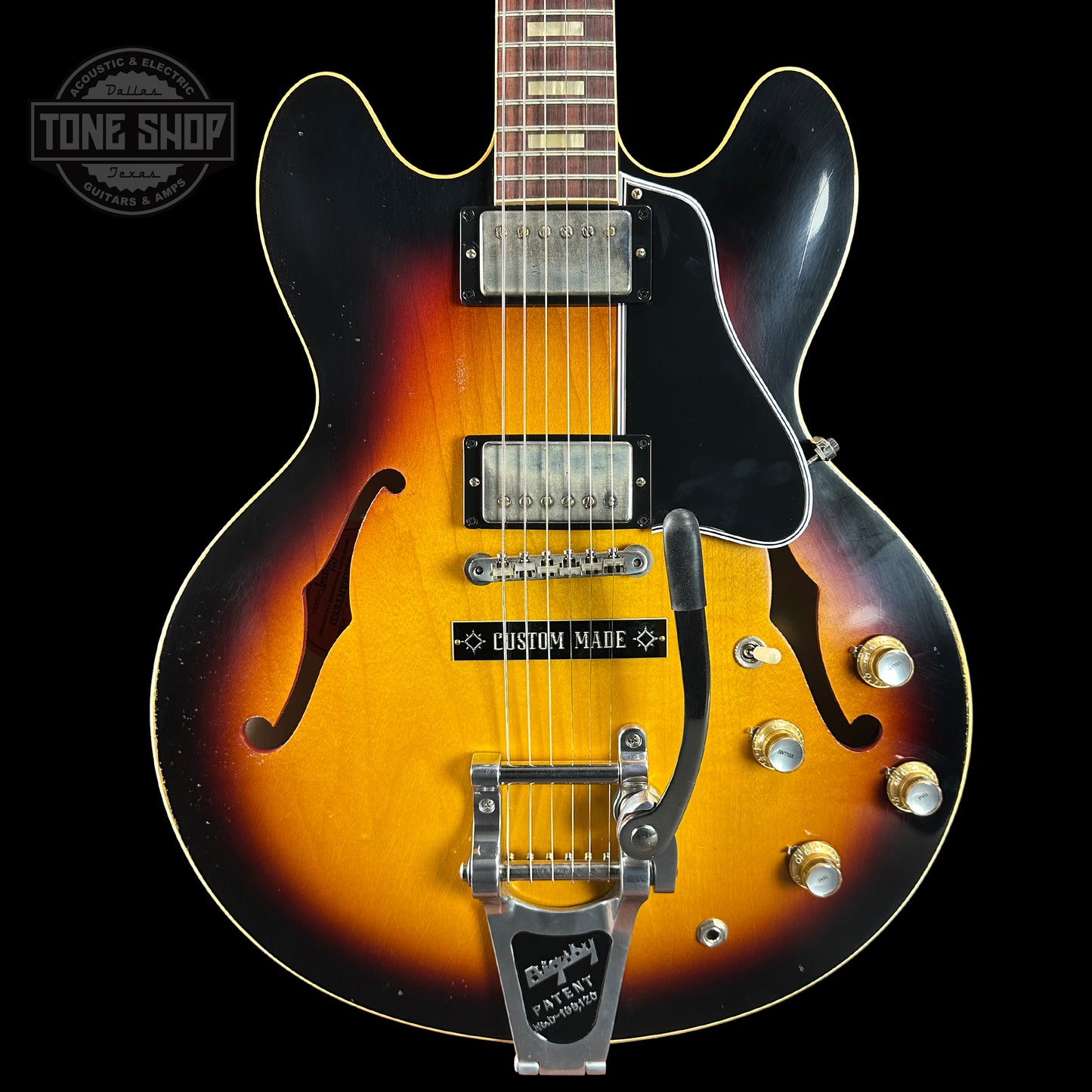 Front of Gibson Custom 1964 ES-335 Reissue Bigsby Custom Made Plate, Murphy Lab Light Aged Vintage Burst.