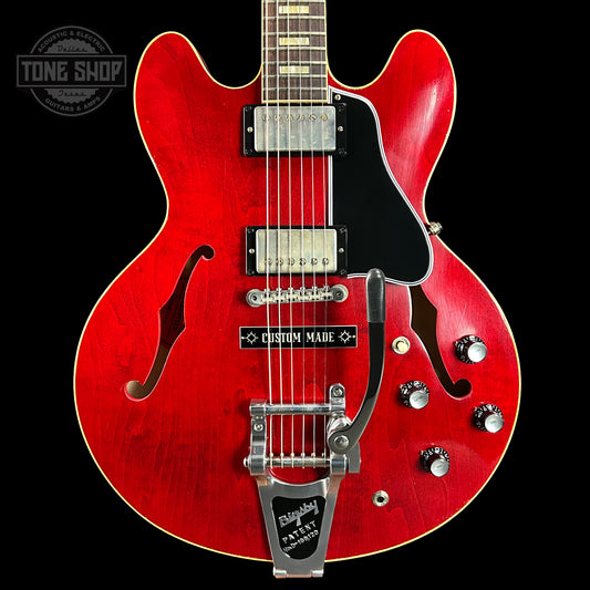 Front of Gibson Custom Shop 1964 ES-335 Reissue Bigsby Custom Made Plate Murphy Lab Light Aged 60s Cherry.