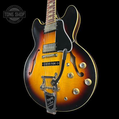 Front angle of Gibson Custom 1964 ES-335 Reissue Bigsby Custom Made Plate, Murphy Lab Light Aged Vintage Burst.